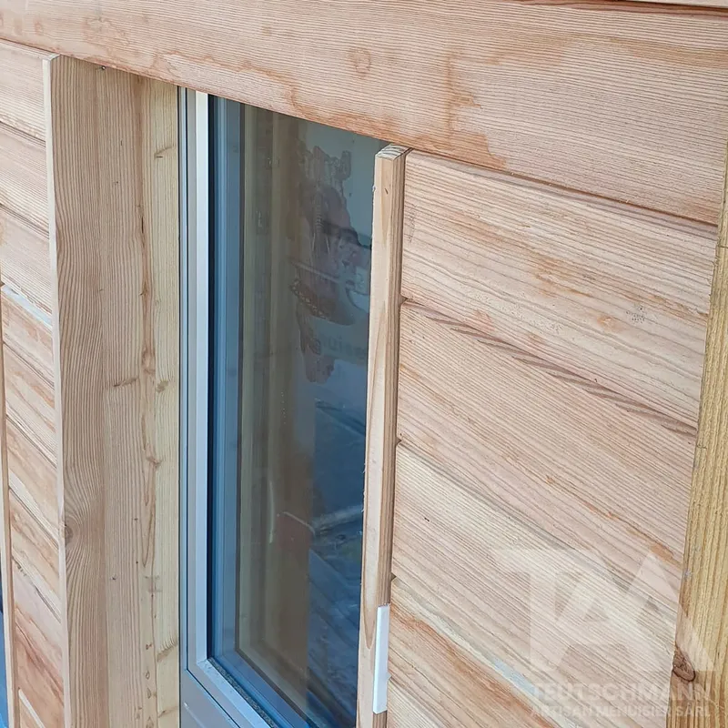 Contour de fenêtre extérieur en bois