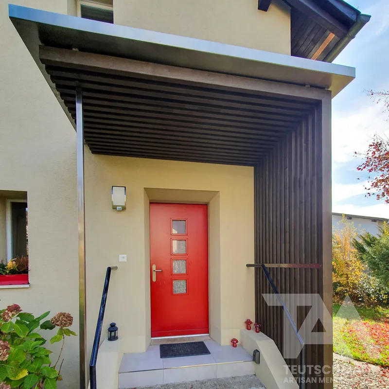 Couverts de porte en bois ajouré